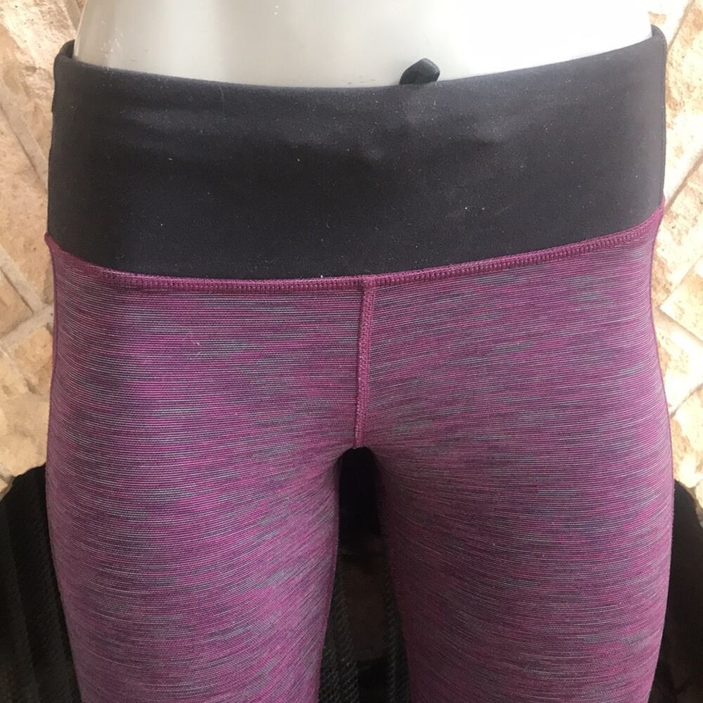 Kirkland Purple Yoga Leggings Women's Size Small - Picture 3 of 8
